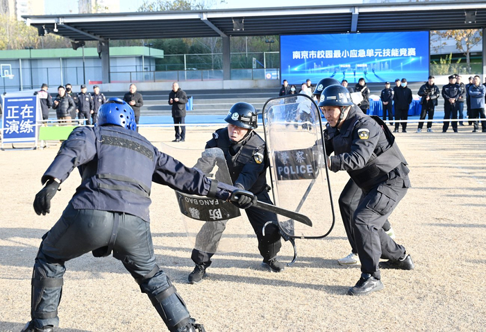 E:/25.12.10后 上傳網(wǎng)站留存/喜報！南京市保安服務(wù)有限公司建鄴分公司榮獲“校園最小應(yīng)急單元技能競賽”一等獎/照片/w700d1q75cms.jpgw700d1q75cms