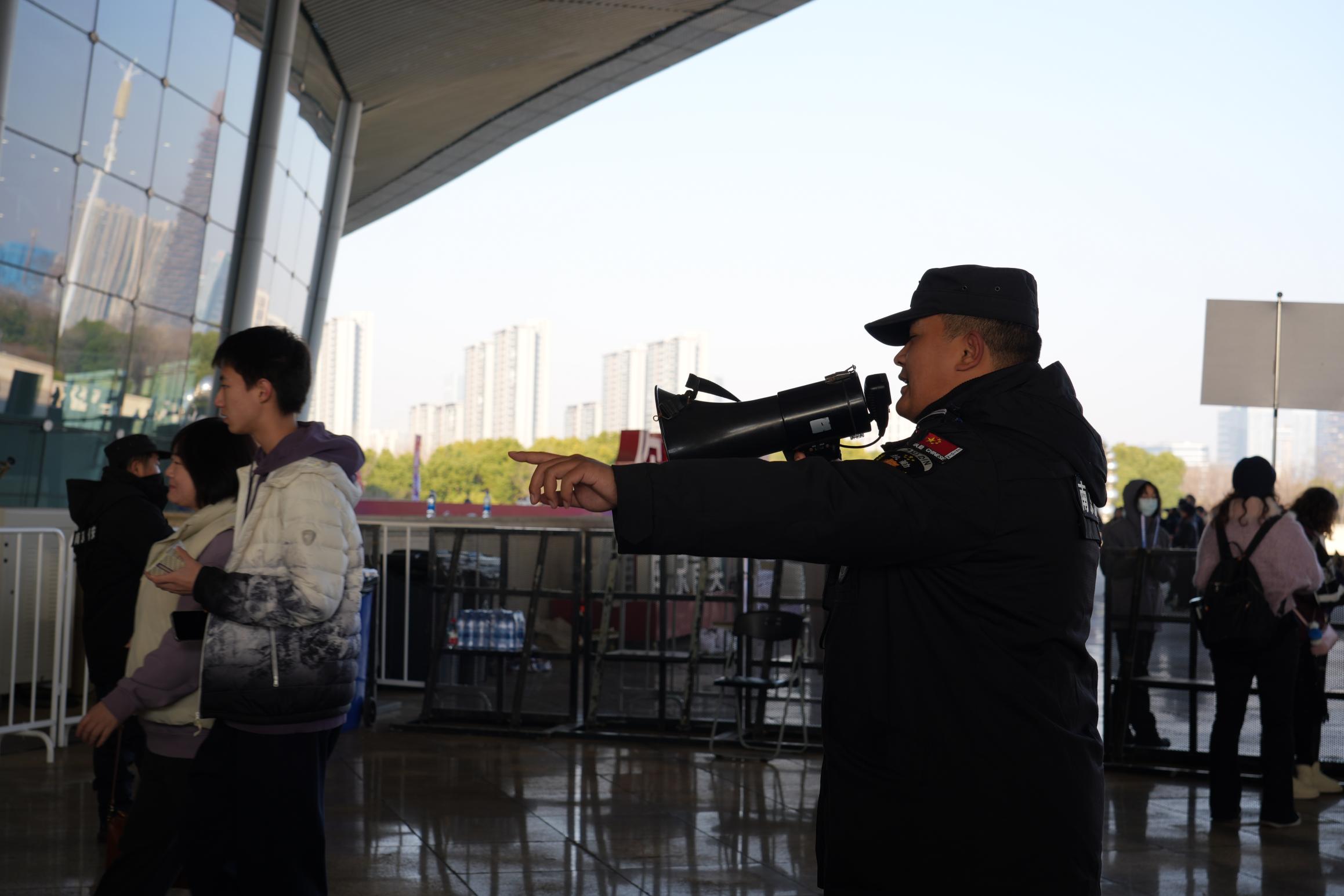 E:/25.12.10后 上傳網(wǎng)站留存/“安保鐵軍、硬核保障”2025系列報道四十一——乒超巔峰對決耀金陵 南京市保硬核護航筑平安/DSC06342.JPGDSC06342