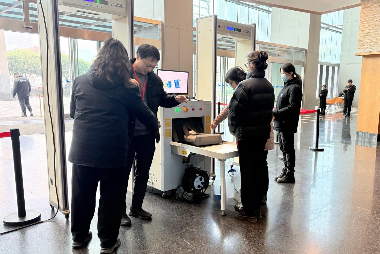 E:/25.12.10后 上傳網(wǎng)站留存/“安保鐵軍、硬核保障”2026系列報道一——科技引領(lǐng)未來，安全護航盛會/照片/5212ea35a8b77386cbea49d69a720cf7.jpg5212ea35a8b77386cbea49d69a720cf7